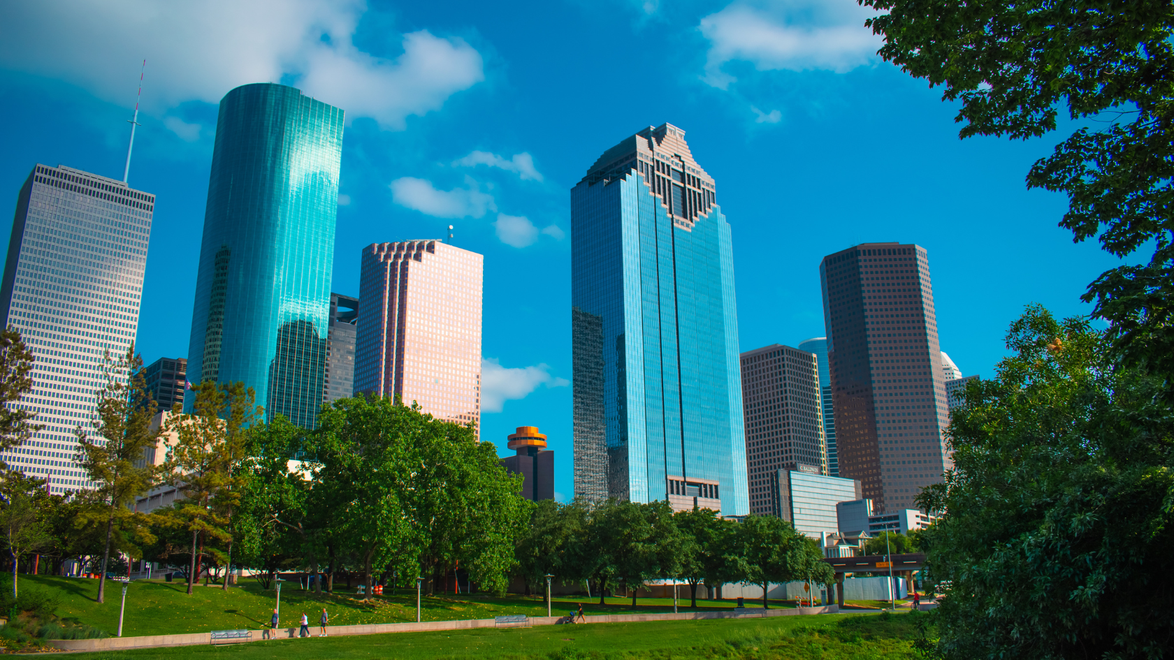 Houston skyline view with modern skyscrapers, perfect for relocation and lifestyle in the city and surrounding suburbs.